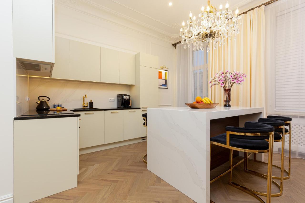 Royal Apartment Kopernika By Renters Prestige Warsaw Exterior photo