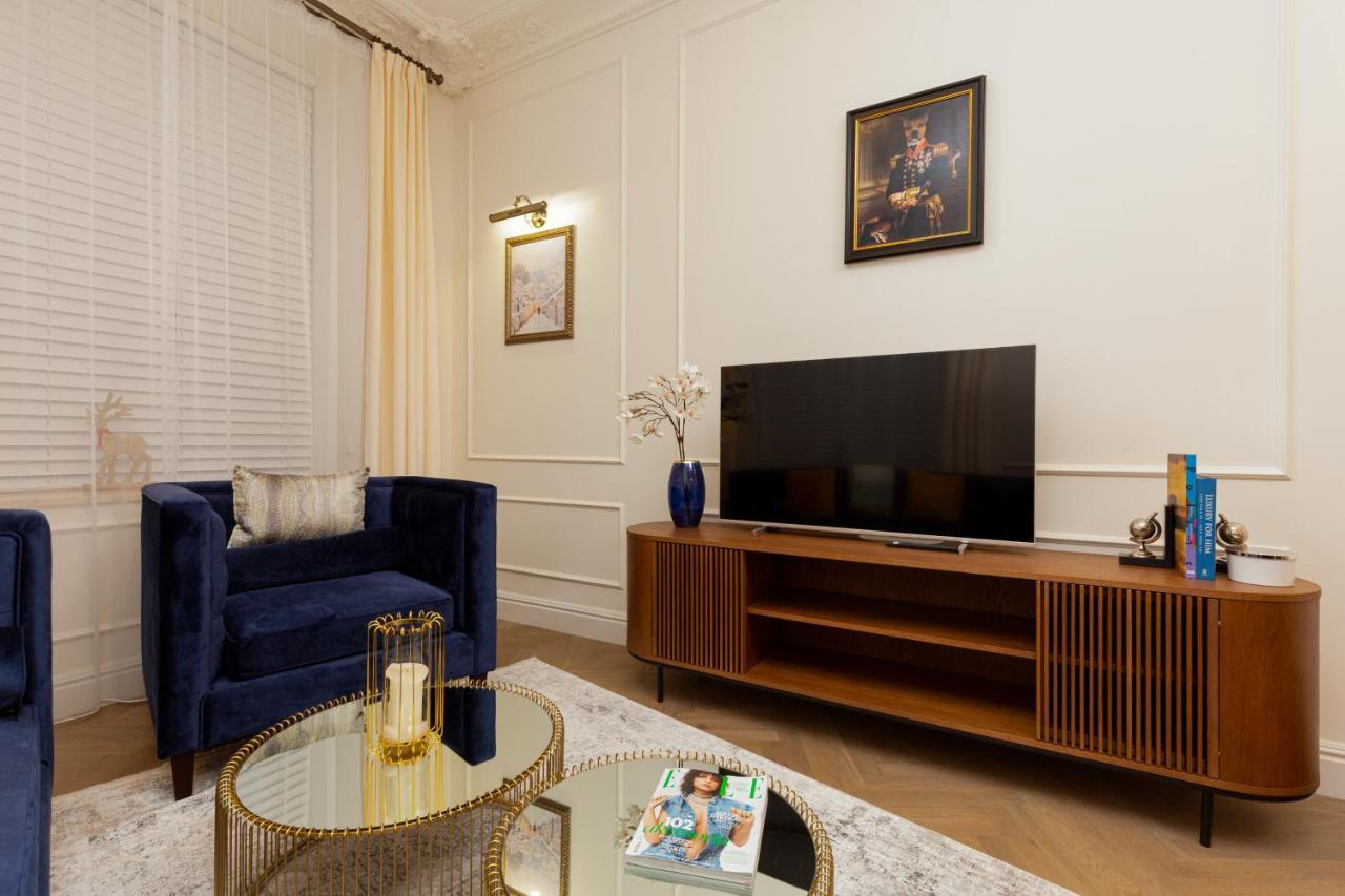 Royal Apartment Kopernika By Renters Prestige Warsaw Exterior photo